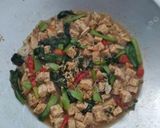 Foto langkah ke 5 dari resep Tumis Tempe & Sayuran.