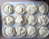 A picture of step 6 of Vanilla raisins cupcakes#localfoodcontest-mombasa.