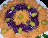 صورة لخطوة 1 من وصفة سلطة الجزر والكرنب البنفسجي 🥗