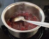 A picture of step 1 of Strawberry panna cotta.