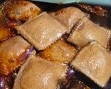 Foto del paso 5 de la receta: Raviolones veganos con algarroba rellenos de seitán en escabeche