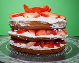 Foto del paso 5 de la receta Tarta de nata y fresas estilo Naked cake