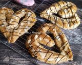 Foto langkah ke 13 dari resep Almonds Flaky Heart Shaped Bread #pr_tirotiii.