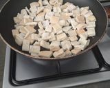 A picture of step 2 of Fatteh salad.