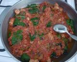 Foto del paso 5 de la receta: Paquetitos de acelga rellenos de pollo en salsa de tomate