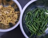Foto langkah ke 1 dari resep Oseng Kacang Panjang Usus.