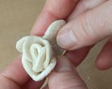 Une image de l'étape 5 de 🌹Rose de pain de mie (St Valentin).