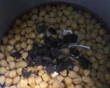 A picture of step 2 of Punjabi Chole.