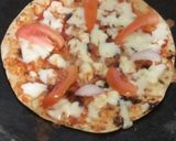 बची हुई रोटी का पिज़्ज़ा (Roti Pizza Recipe In Hindi) रेसिपी चरण 3 फोटो