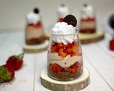 A picture of step 6 of Oreoberry Parfait.