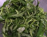 Foto langkah ke 3 dari resep Kangkung Tumis Bawang Putih.