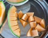 A picture of step 2 of Cantaloupe Slush Drink:🍹.