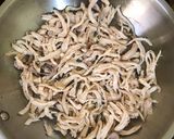 Foto langkah ke 1 dari resep Ayam Suwir Pedas (Olahan Ayam Ungkep/Rebus).