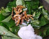 Foto langkah ke 3 dari resep Oblok Oblok Lembayung Wortel Teri Bumbu Instan.