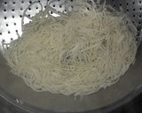 A picture of step 2 of Noodles fusion kachoudi.