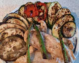 Foto del paso 2 de la receta: Verdura, merluza y pechuga a la plancha