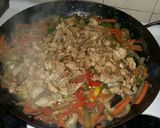 Foto del paso 2 de la receta: Pollo al wock con mix de verduras