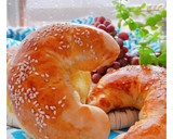 عکس مرحله 2 از دستور نان هلالی کرمدار