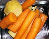 Kacsaaprólék leves eperlevél tésztával recept fázis 4 fotója