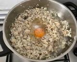 Foto del paso 4 de la receta: Albóndigas de merluza en salsa verde