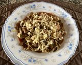 Foto del paso 2 de la receta: Tallarines de espinaca con salsa de patitas de cerdo