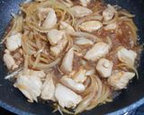 รูปขั้นตอนการทำที่ 2 ของ ข้าวราดผัดไก่หอมใหญ่และไข่