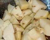 A picture of step 2 of Masala aloo.