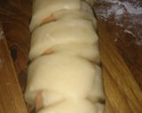 Hình bước làm 2 của món Bánh mì cuộn xúc xích