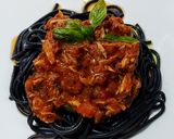 Foto del paso 3 de la receta: Espaguetis🍝Al Nero Di Seppia con Atún en Salsa Roja...!😋