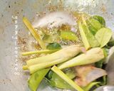 Foto langkah ke 1 dari resep Soto Ayam Jawa Timuran.