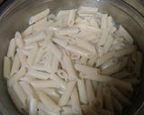 A picture of step 2 of Mixed sauce pasta.