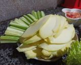 Hình bước làm 3 của món Cá nục, mực hấp cuốn bánh tráng