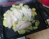 Foto del paso 4 de la receta: Lomos de dorada con patatas al horno