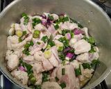 Foto del paso 2 de la receta: Pollo al verdeo con puré de papas