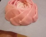 Foto langkah ke 7 dari resep Chocolate Muffin Flower Bouquet Cake.