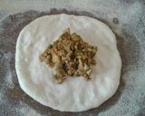 صورة لخطوة 4 من وصفة مخامر معمرين بحشوة لذيذة 😋