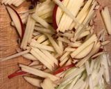 Foto langkah ke 2 dari resep Kohlrabi Salad.