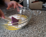 Foto del paso 4 de la receta: Coca salada con escalivada, huevo duro, atún... (con lo que prefieras)