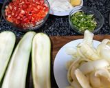 Foto del paso 1 de la receta: Calabacines rellenos con arroz y bechamel