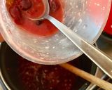 Muffin tönkölybúza fehérlisztből piros bogyós gyümölcsökkel és szósszal recept fázis 8 fotója