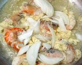 Foto langkah ke 3 dari resep Udang Goreng Telur.