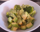 Foto del paso 2 de la receta: Brócoli al vapor y aguacate al pesto de cilantro