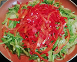 Foto del paso 2 de la receta: Fajitas con carne, verduras, champiñones y queso 🌮🌶️🧀🍅