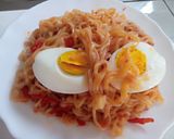A picture of step 4 of Fried Indomie with Kienyeji eggs.