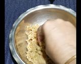 गूळ तूप पोळीचा लाडू (Gul Tup Policha Ladoo Recipe In Marathi) रेसिपी स्टेप 4 फोटो 