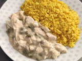 Pollo con alcaparras y arroz con curry