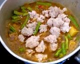 รูปขั้นตอนการทำที่ 6 ของ แกงกะทิไก่สับถั่วฝักยาว