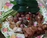 Foto langkah ke 2 dari resep Ayam goreng kuning.
