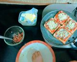 ब्रेड पिज़्ज़ा (bread pizza recipe in Hindi) रेसिपी चरण 2 फोटो