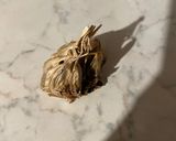 Foto del passaggio 2 della ricetta Risotto all’aglio nero e crema al parmigiano
